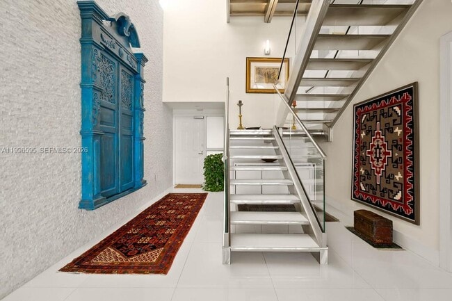 Building Photo - 1000 Venetian Way