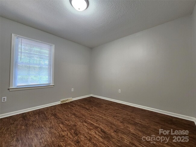 Building Photo - 2105 Bertha St