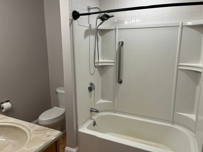 Building Photo - 37 Highwood Dr