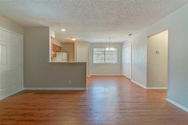 Building Photo - 400 Hedgewood Dr