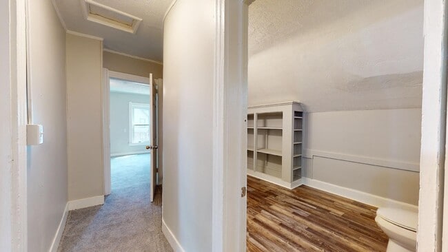 Building Photo - Huge 4 Bedroom Single Family House - almost 1500 SQ FT!