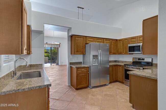 Building Photo - 8917 E Maple Dr