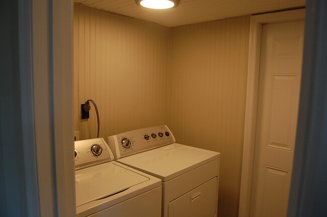 Building Photo - 4401 Nicholas Rd NW