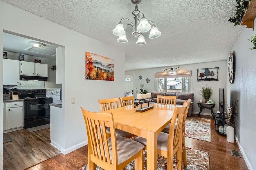 Building Photo - 10968 Jay St