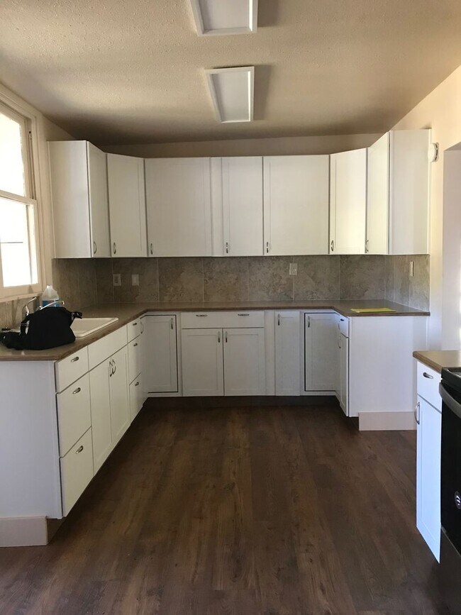 Building Photo - Country Living