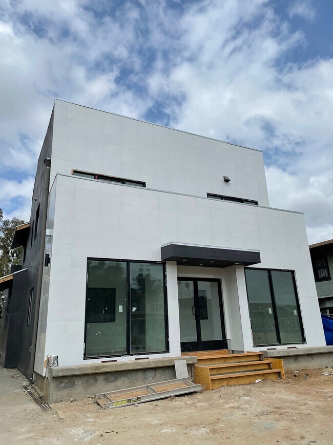 Building Photo - 1245 Crenshaw Blvd