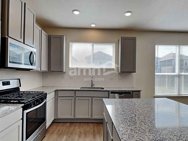 Building Photo - 2718 Meadowood Heights