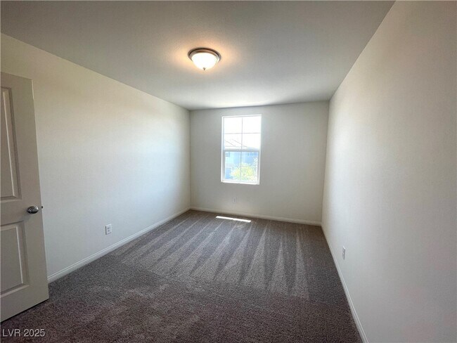 Building Photo - 8694 Glen Echo Ave