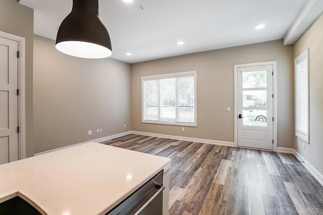 Building Photo - 244 Vester Ave
