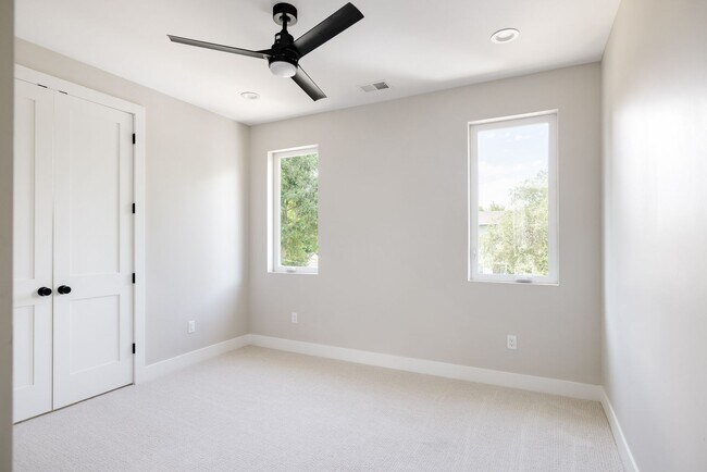 Building Photo - Modern 4BD, 3BA Home with 2-Car Garage and...