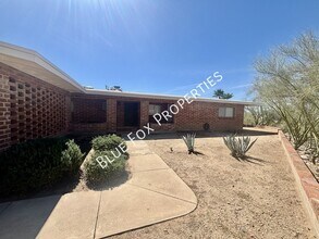 Building Photo - 900 E Vía Lucitas-