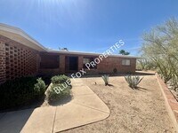 Building Photo - 900 E Vía Lucitas-