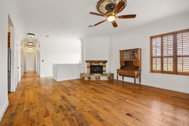 Building Photo - 322 Lake Placid Dr