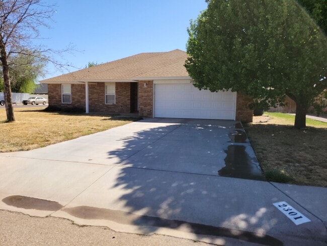 Building Photo - SPECTACULAR HOME ON CORNER LOT