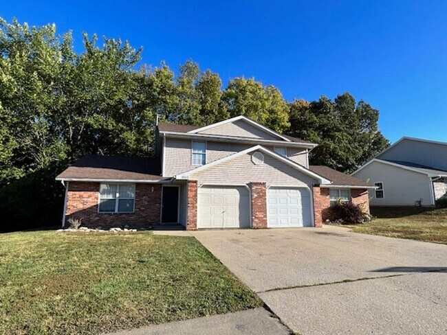 Building Photo - 3909-3911 Olympic Ct