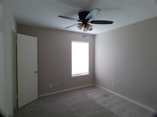 Building Photo - 4422 Haiti Ln