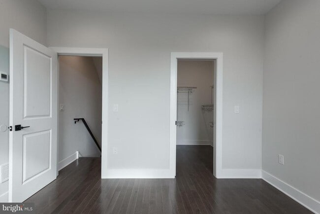 Building Photo - 2722 Latona St