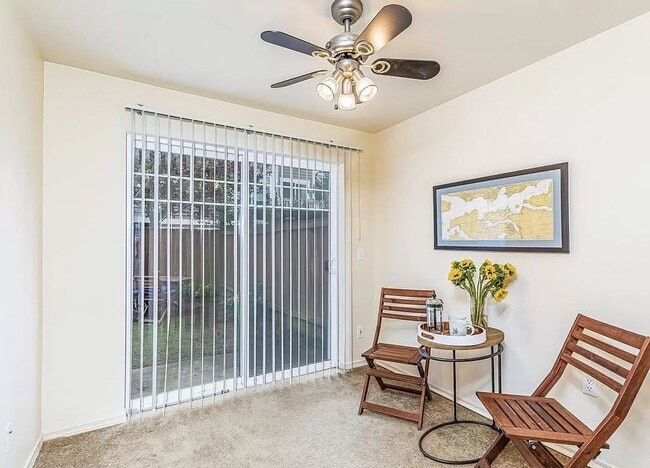 Building Photo - Nice 3 beds/ 2 baths Townhouse In Greenwood!
