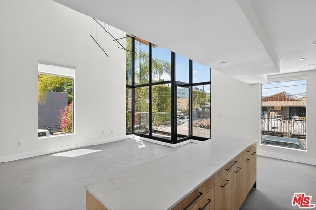 Building Photo - 2412 Eads St