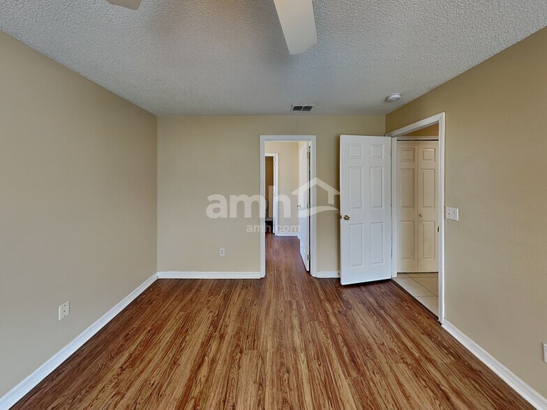 Building Photo - 10717 Siena Dr