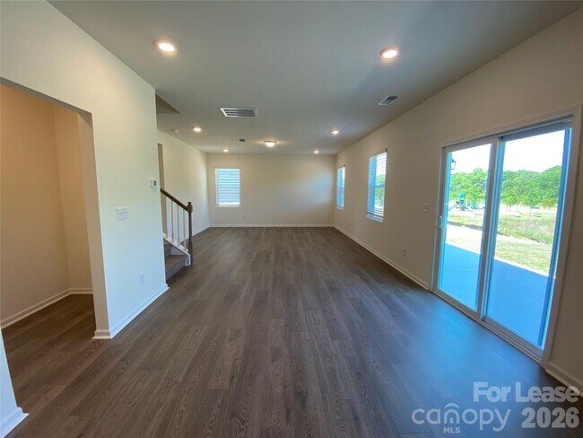 Building Photo - 1326 Harleston St