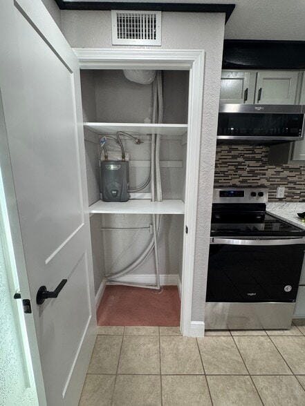 Kitchen pantry, tankless water heater - 3918 Overlook Dr NE
