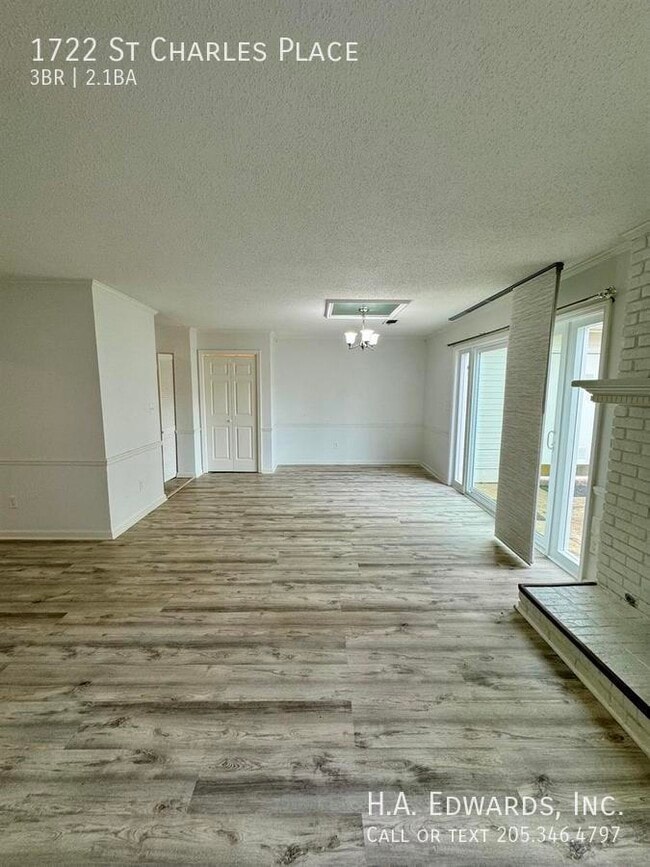 Building Photo - 1722 St Charles Pl