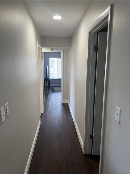 Building Photo - 1258 Pine Ridge Cir W