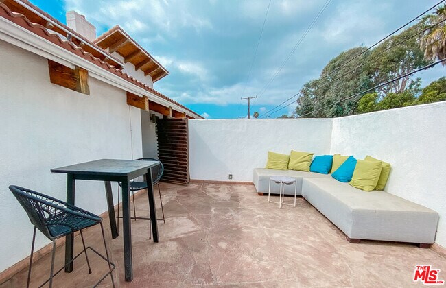 Building Photo - 27112 Malibu Cove Colony Dr