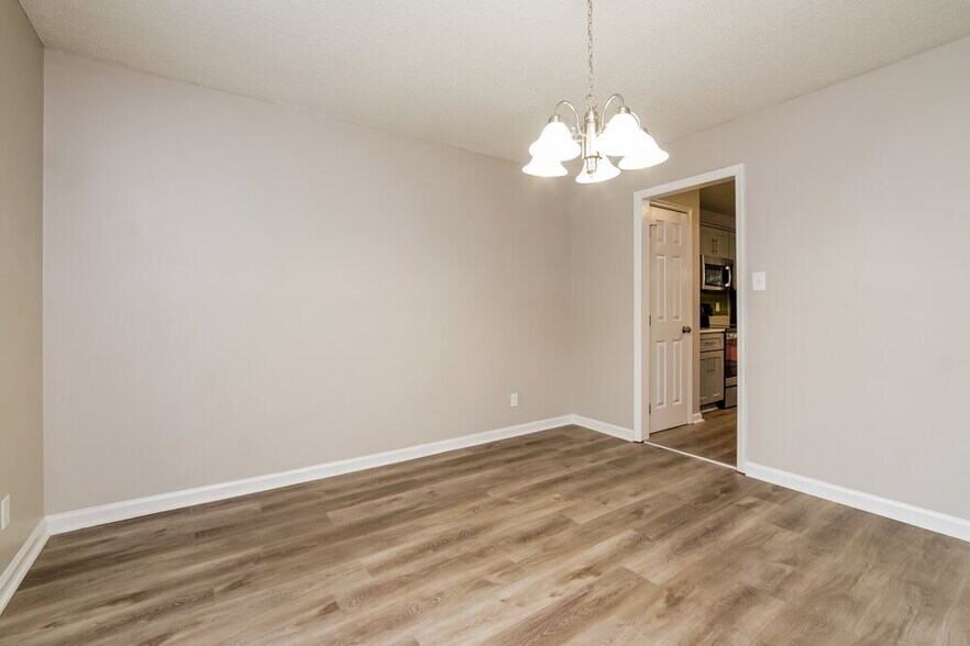 Building Photo - 500 Mountain Lake Dr