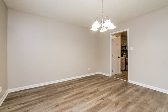 Building Photo - 500 Mountain Lake Dr