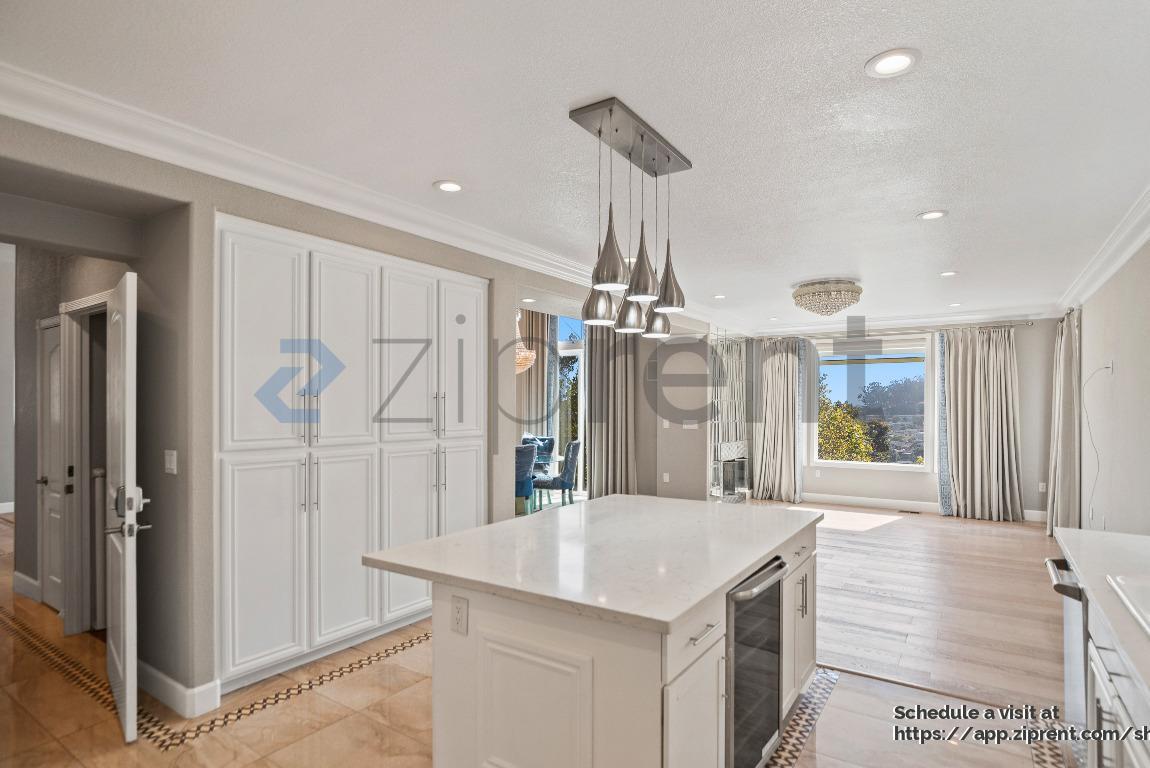 Building Photo - 51 Viola St