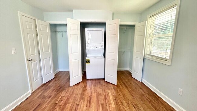 Building Photo - Cozy Remodeled Decatur 1 Bed-1 Bath DUPLEX...