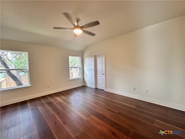 Building Photo - 2017 Ridge View Dr