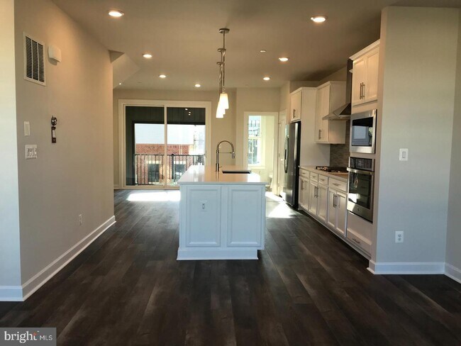 Building Photo - 12992 Hattontown Square