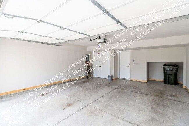 Building Photo - 2020 Otley Ave