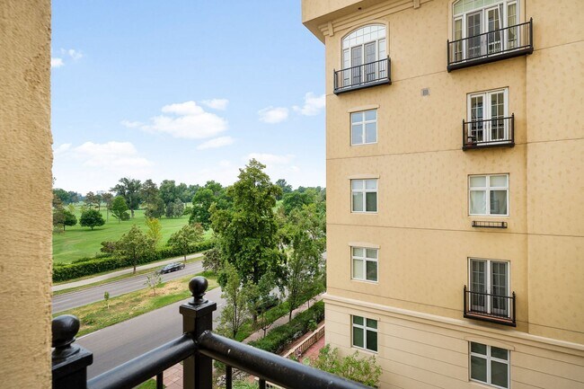 Building Photo - Updated 2BD, 2BA Condo Overlooking Denver Country Club