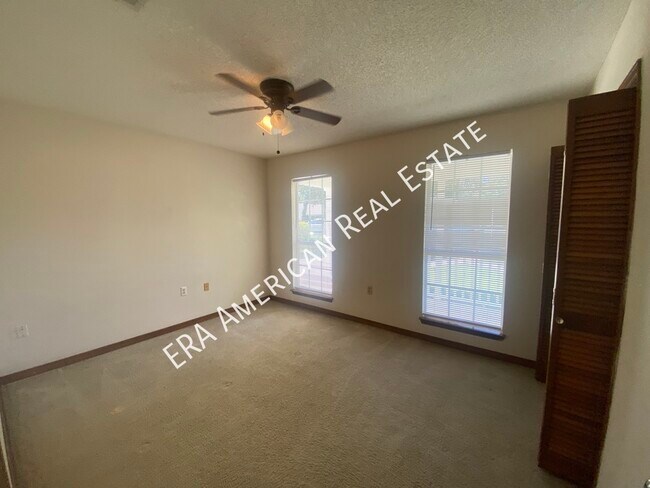 Building Photo - 19 Winfield Way