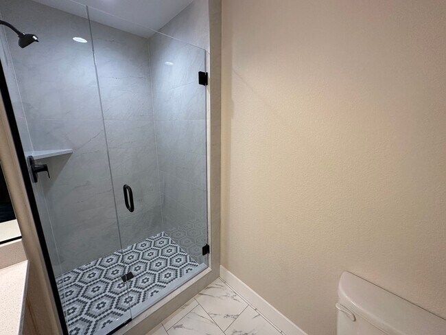 Building Photo - 616