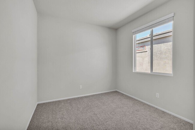 Building Photo - 17996 W Sand Hls Dr