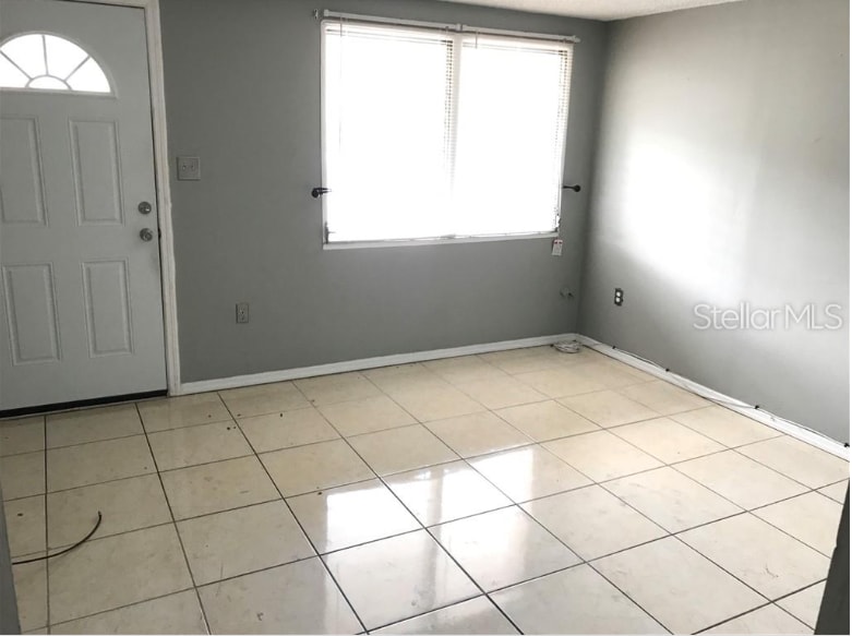 Living room - 5610 E 29th Ave