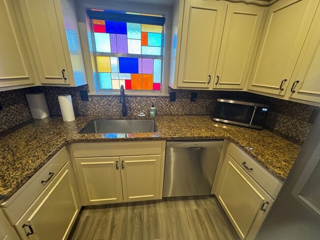 Building Photo - 550 E N 19th St