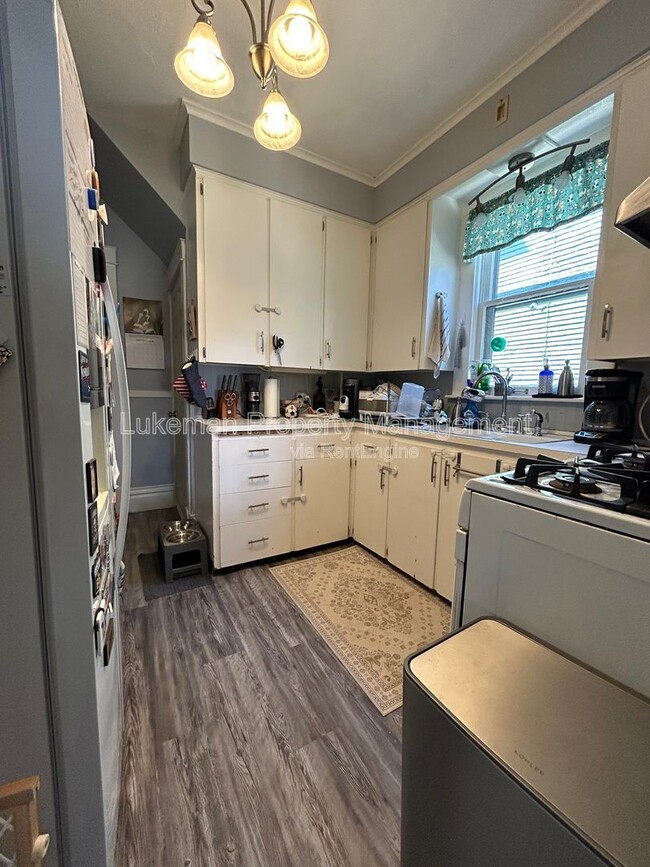 Building Photo - 808 Wheaton Ave