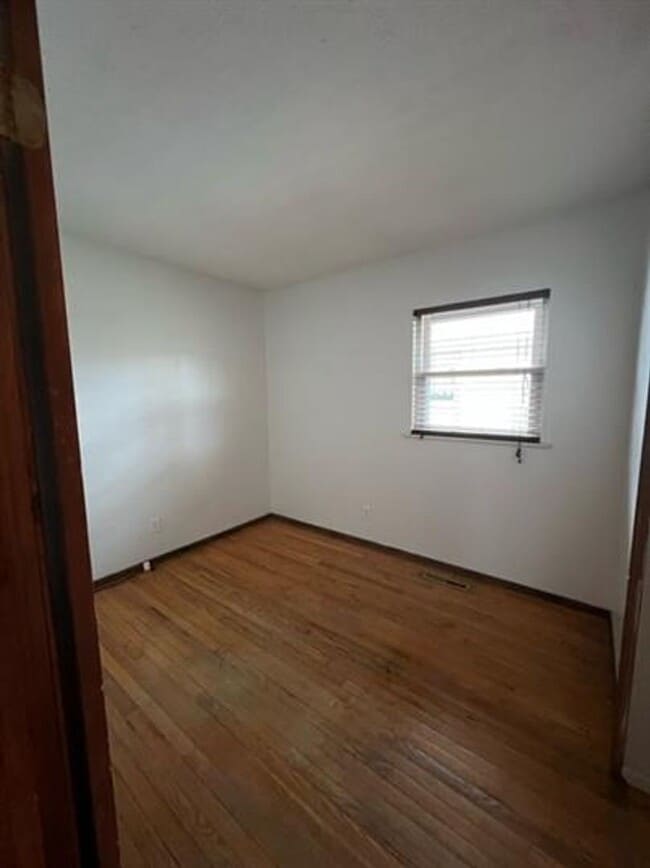 Building Photo - Cozy three bedroom in Saint Albans