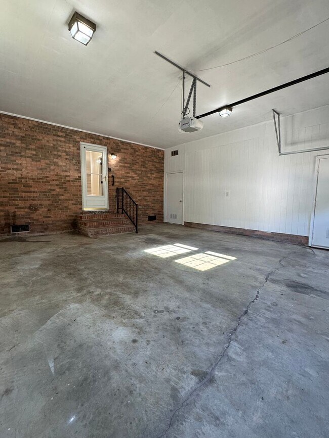 Building Photo - Darling on Deborah