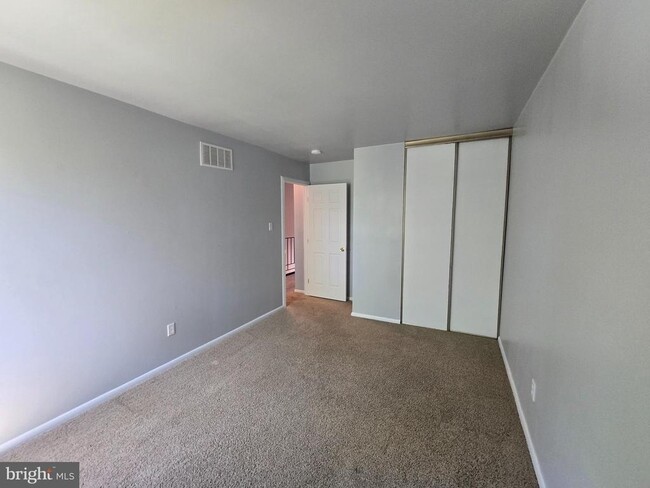 Building Photo - 878 WILLIAMS