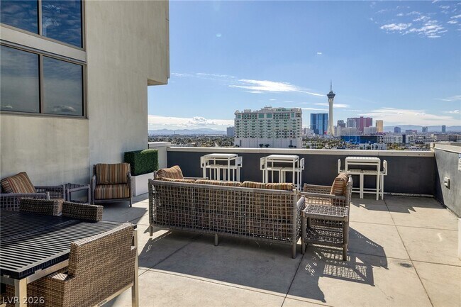 Building Photo - 353 E Bonneville Ave