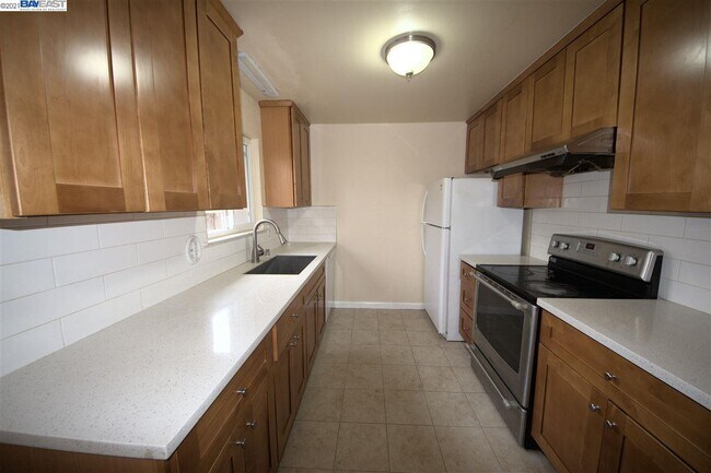 Building Photo - 1345 Kingfisher Way