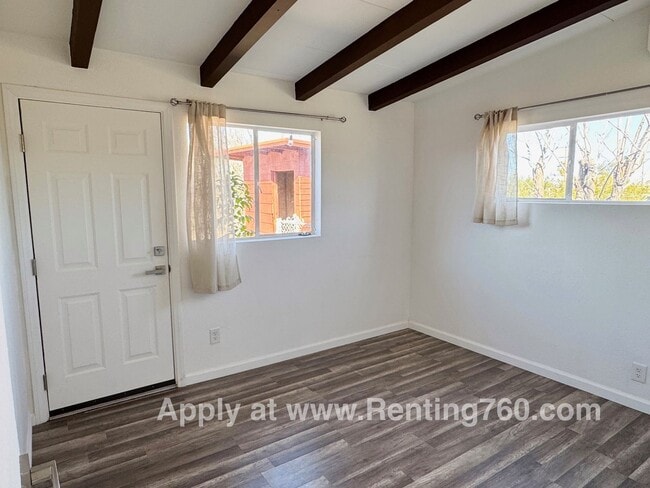 Building Photo - Updated 4 Bed 2 Bath Home!