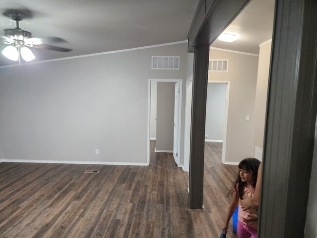 Building Photo - 640 Houston St